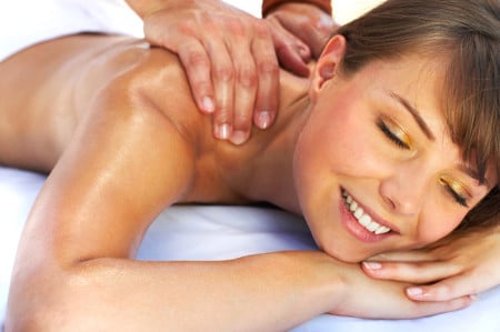 Салоны и клиники предлагают различные виды массажа