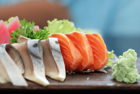 В японской диете предусмотрены два вида рыбы. Постная – для приготовления на пару или отваривания, и жирная - для жарки