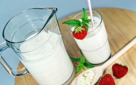 Молочные продукты или ягоды - идеальный вариант для легкого ужина