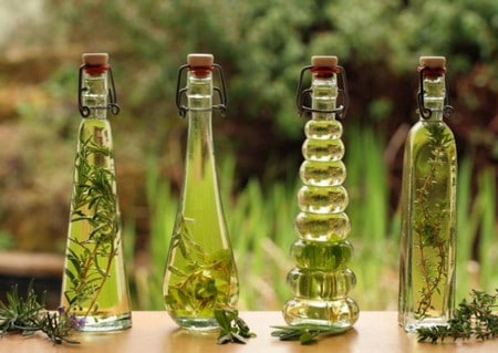Для лечения рубцов применяют оливковое масло на травах