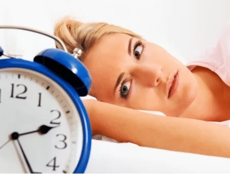 Постарайтесь не смотреть на часы, потому страх не выспаться вреднее самой бессонницы 